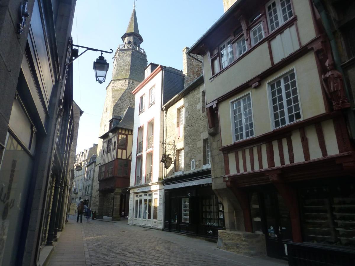 Appartement De La Tour De L'Horloge De Dinan Bagian luar foto