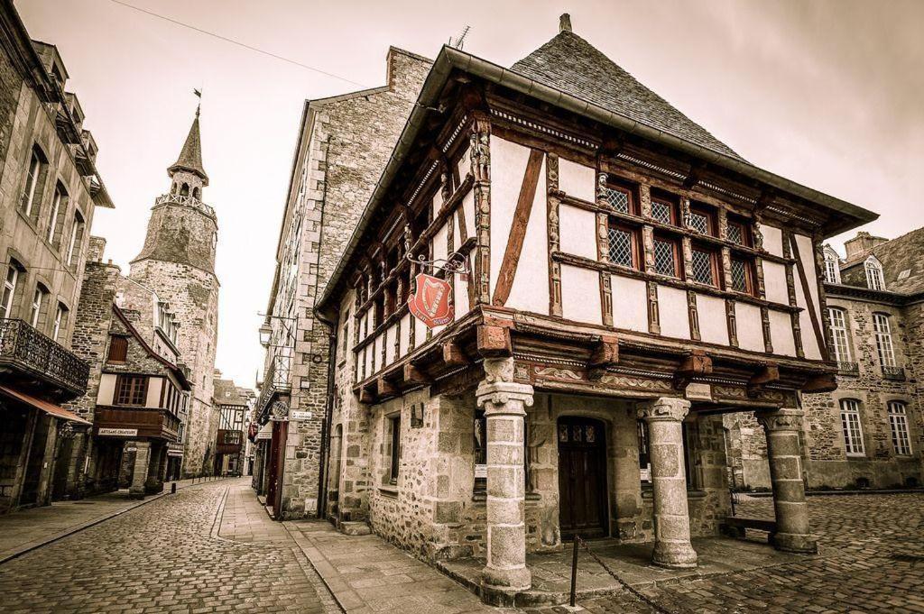 Appartement De La Tour De L'Horloge De Dinan Bagian luar foto